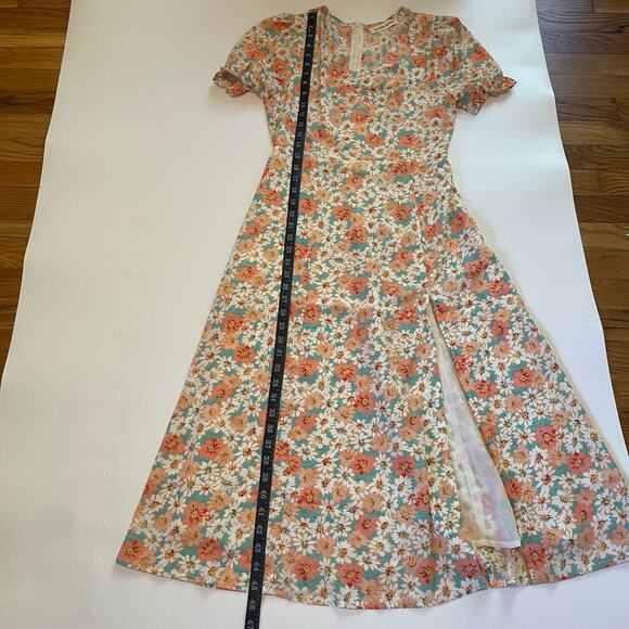 Stormi Wren Size M Peach Pink Floral Dress Short Sleeves Slit - Picture 6 of 6